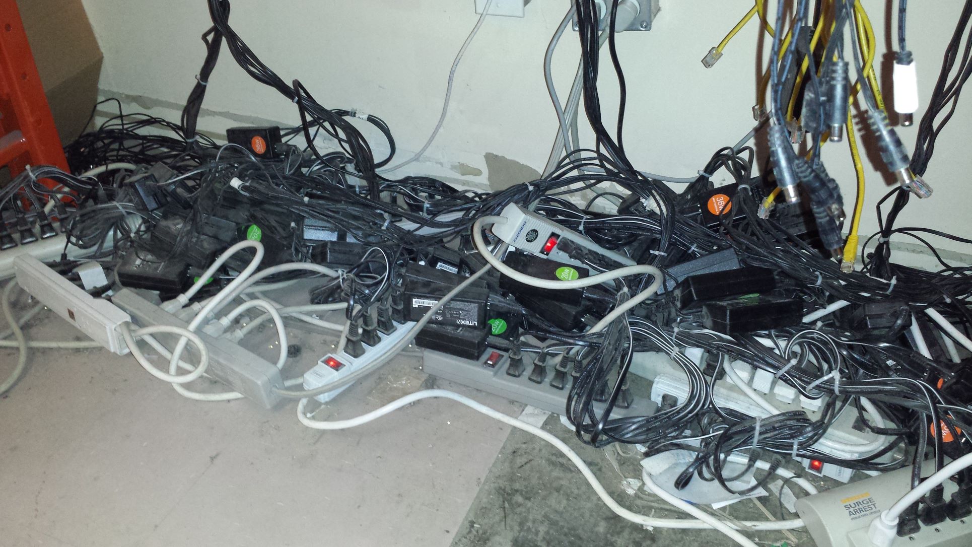 PDU daisy chain